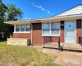 Building Photo - 6218 E Lincoln St