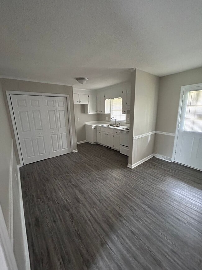 Building Photo - 3 bedroom, two bath home for rent