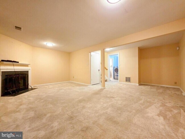 Building Photo - 6605 Rockleigh Way