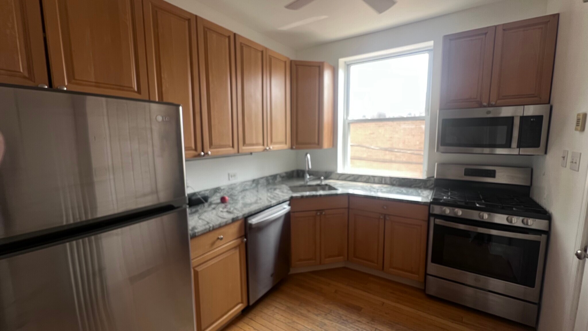 Updated kitchen - 845 W Belle Plaine Ave