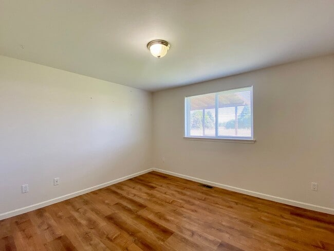 Building Photo - 3 Bedroom Home in Rural West Valley