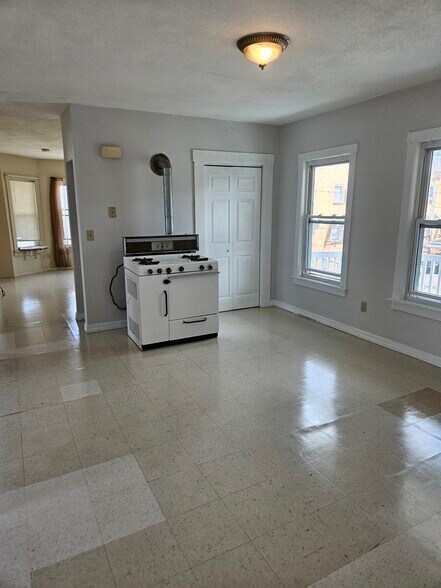 Building Photo - 56 Laval St