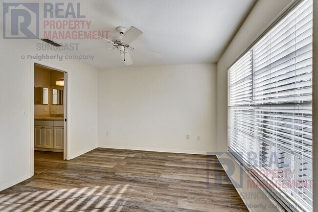 Building Photo - 4220 Players Pl