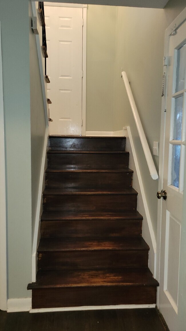 Building Photo - Beautiful  & Charming 4-Bedroom Home with ...