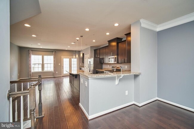 Kitchen - 8126 S Channel Dr