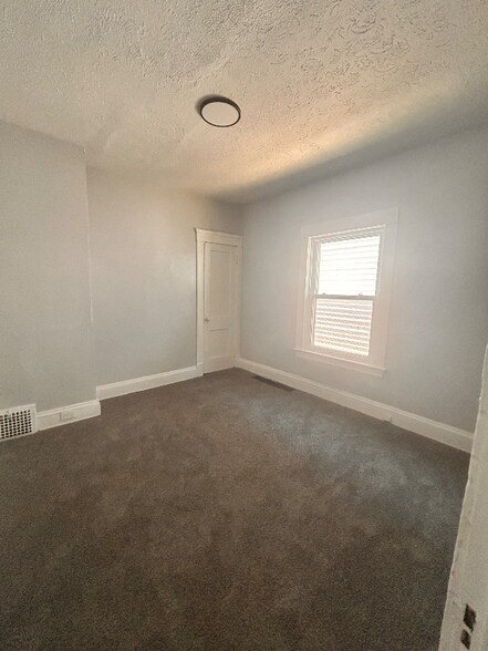 Building Photo - 3475 E 118th St