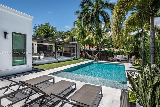 Building Photo - 115 SW 23rd Rd