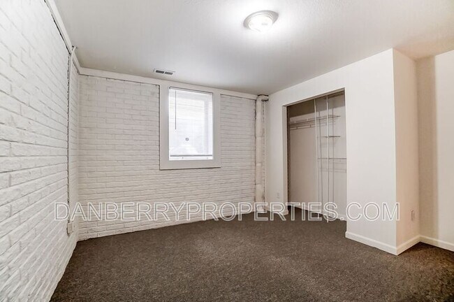 Building Photo - 3565 Turret Green Dr