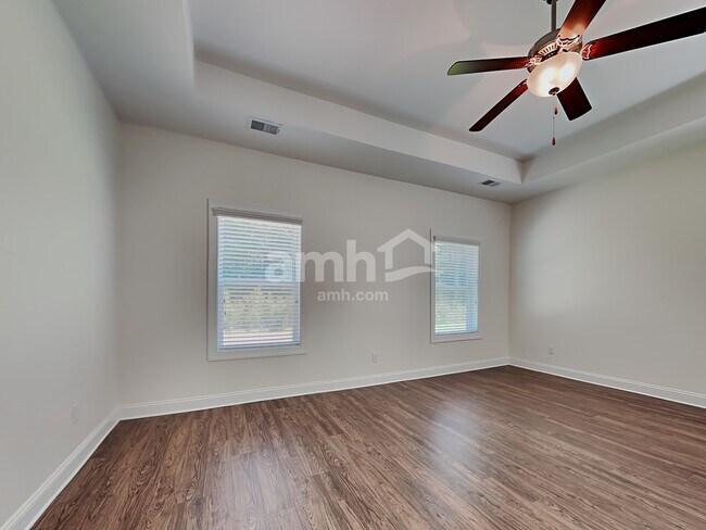 Building Photo - 111 Doral Blue Dr
