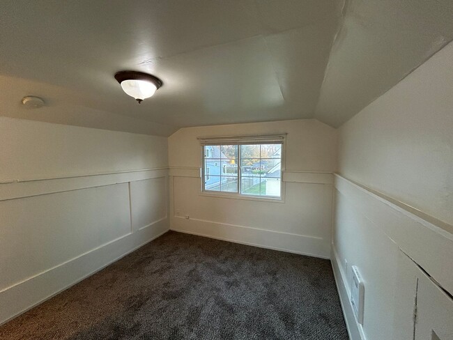 Building Photo - Fully renovated 1 BD, 1 BA with bonus room...