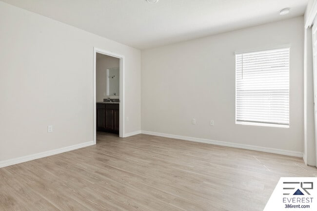 Building Photo - 8 Ullman Ct