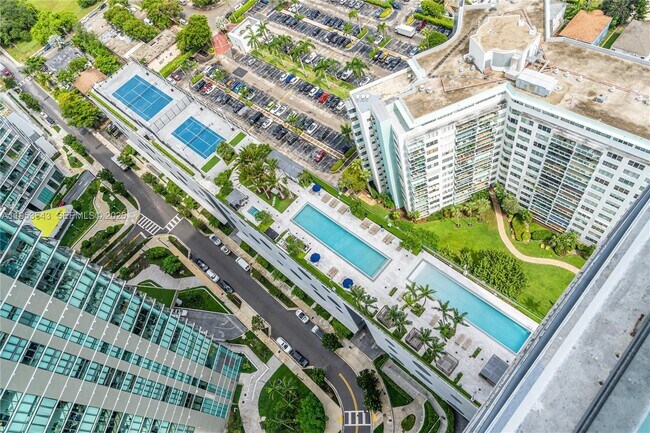 Building Photo - 3131 NE 7th Ave