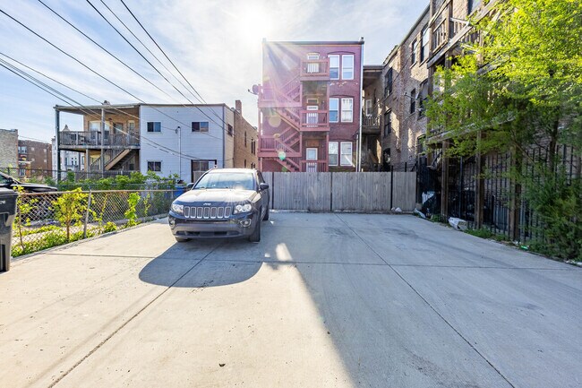 Building Photo - 1105 S Richmond St