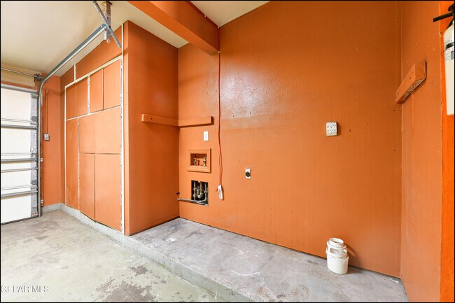 Building Photo - 5108 Paris Ave