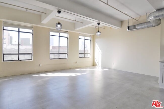 Primary Photo - 849 S Broadway