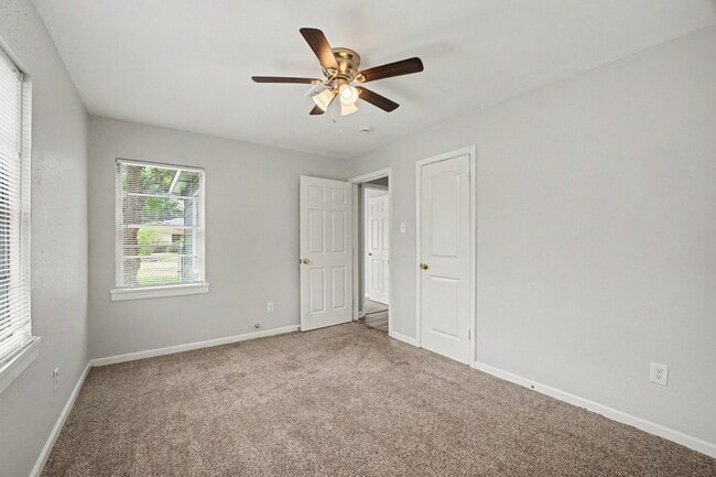 Building Photo - 8433 Woodlyn Rd