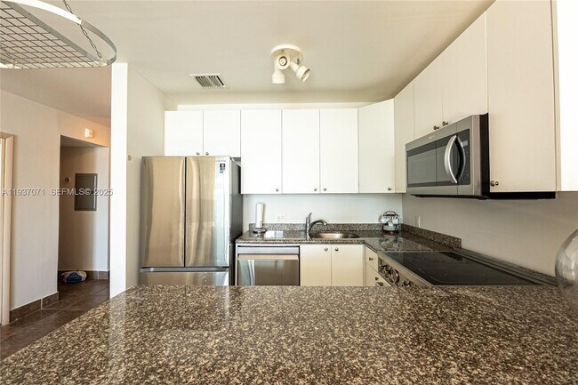 Building Photo - 770 NE 69th St