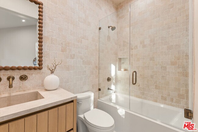 Building Photo - 11748 La Maida St