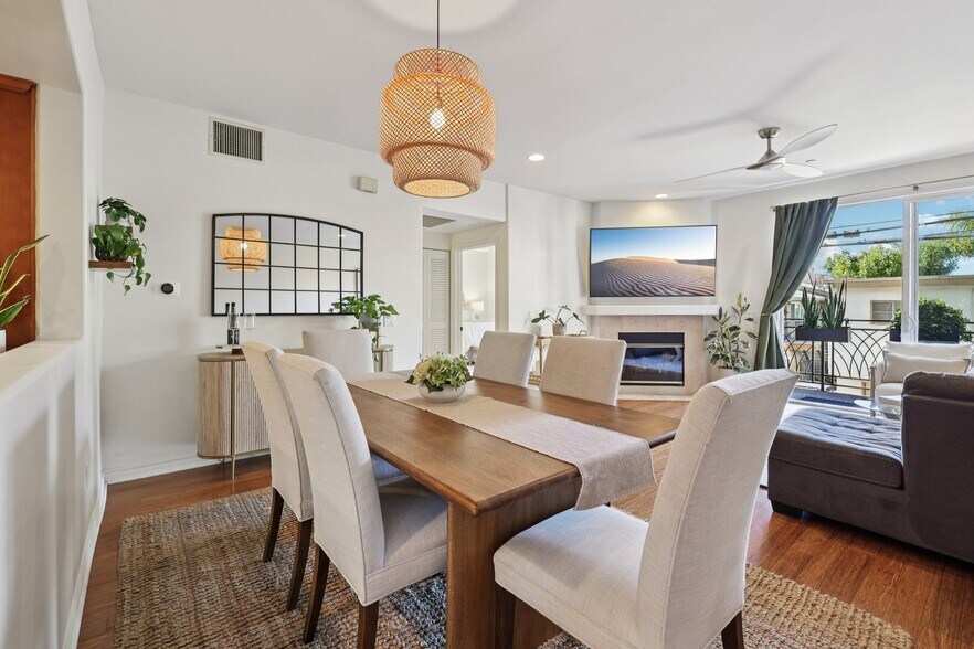 Building Photo - 3990 Centre St