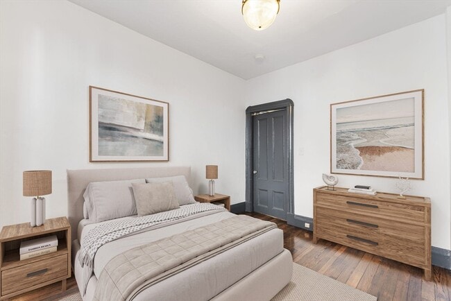 Building Photo - 10 Carlton St