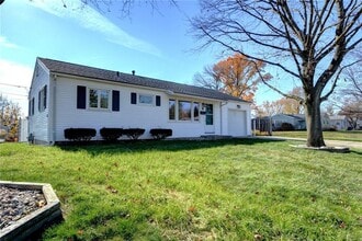 Building Photo - 9 Glenview Dr