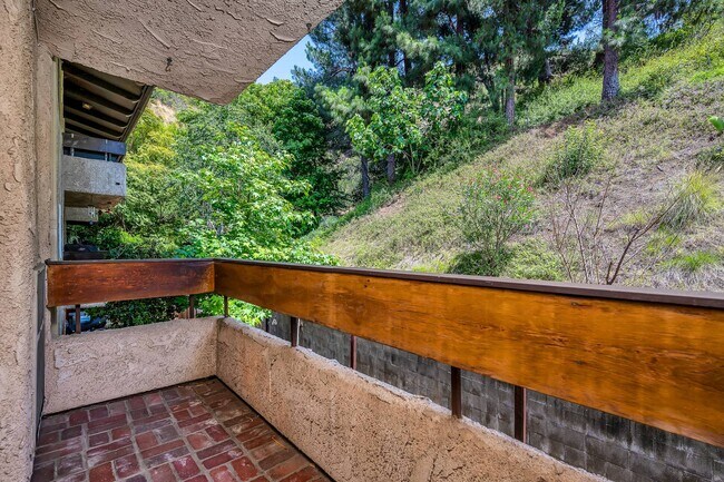 Building Photo - 2700 Cahuenga Blvd E