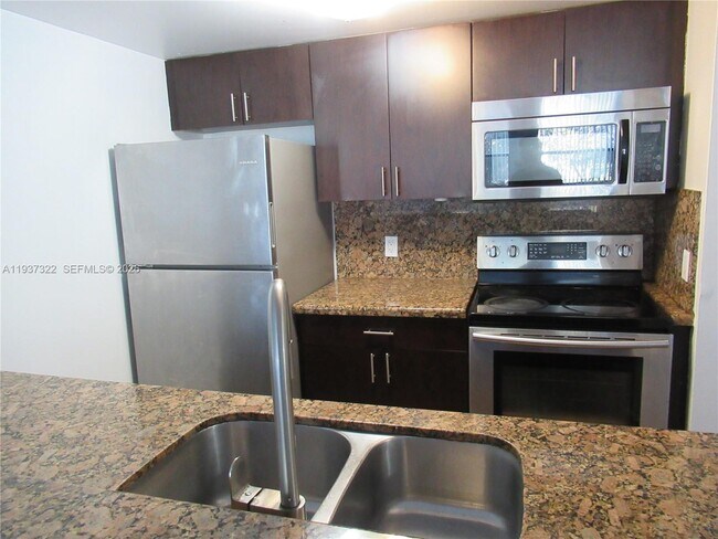 Building Photo - 8100 Geneva Ct