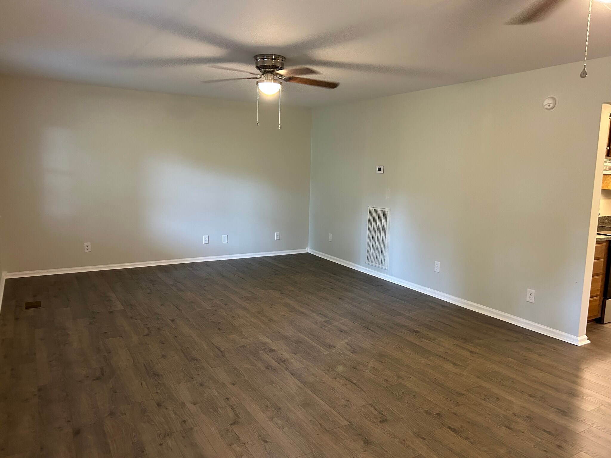 Building Photo - 600 Villard Dr