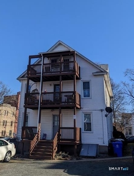 Building Photo - 156 College St