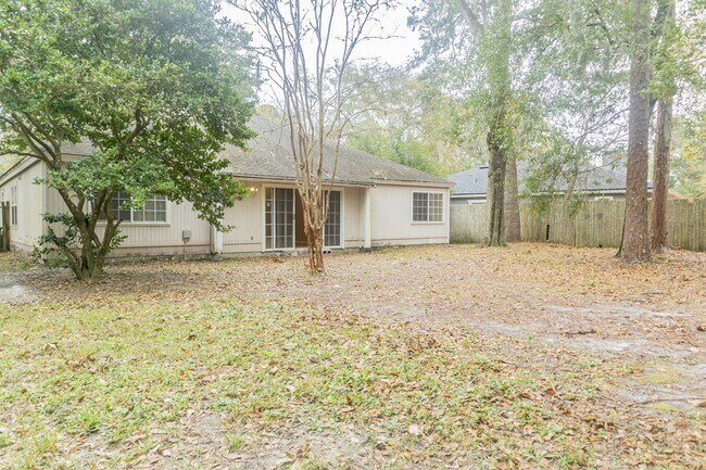 Building Photo - 8066 Dickie Dr