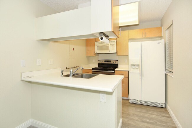 Building Photo - 373 Mananai Pl