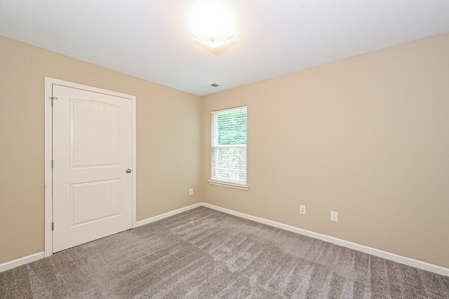 Building Photo - 124 Hill Crest Cir