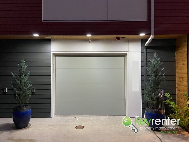 Building Photo - 4 Bedroom Seattle Townhome with Parking and Modern Finishes
