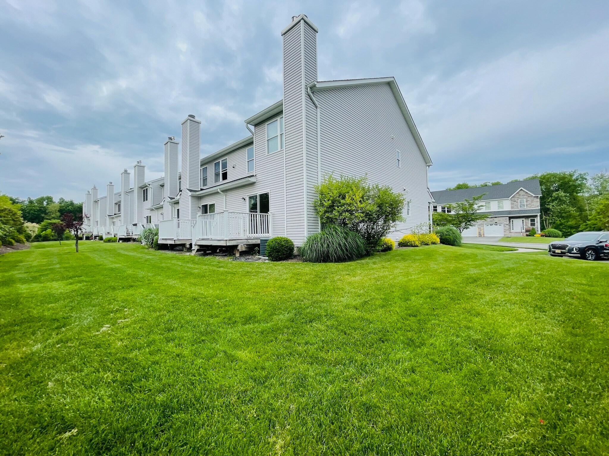 Building Photo - 2 Decroce Ct