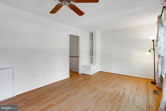 Building Photo - 4428 Holly Ave