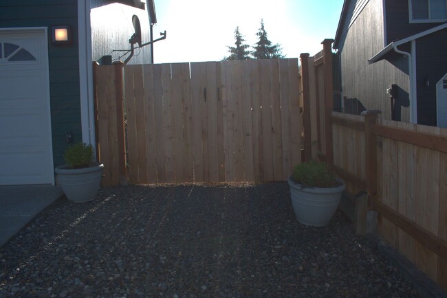 Building Photo - OPEN HOUSE SATURDAY 5/3/25 FROM 1:00-3:00 ...