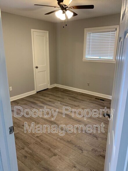 Building Photo - 1635 Dogwood Dr