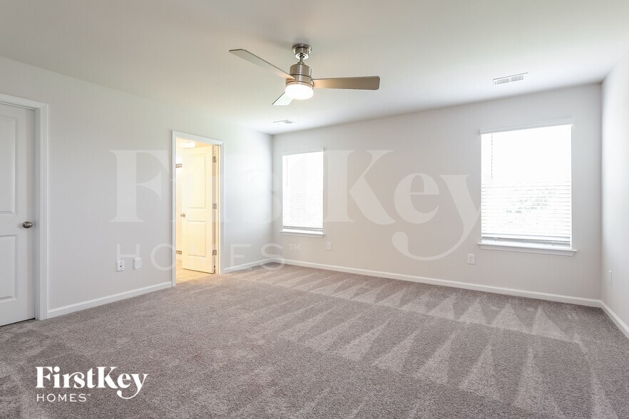 Building Photo - 404 Stonefence Dr