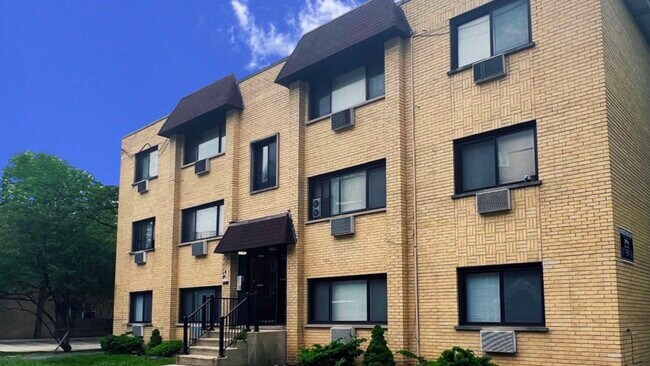 Primary Photo - 1619 E Thacker St