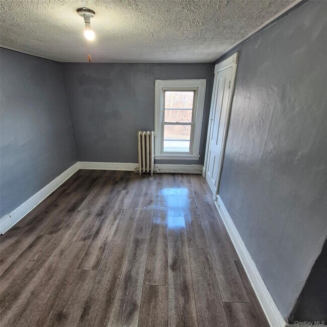 Building Photo - 235 Downs St