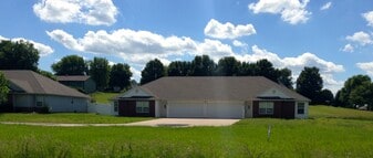 Building Photo - 2030 South Country Club Drive