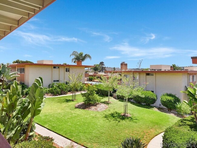 Building Photo - 6868 Hyde Park Dr