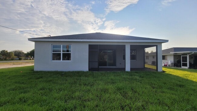 Building Photo - 3930 SW 16th Pl