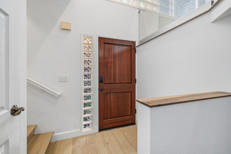 Building Photo - 501 Herondo St