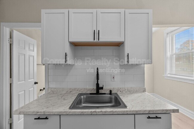 Building Photo - 4102 California Ave