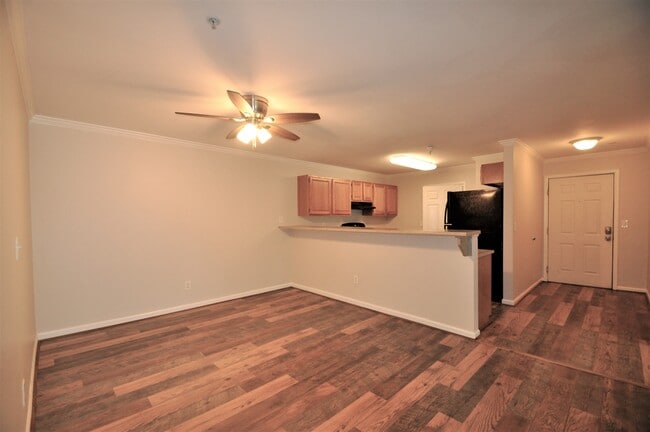 Building Photo - 12293 W Cross Dr