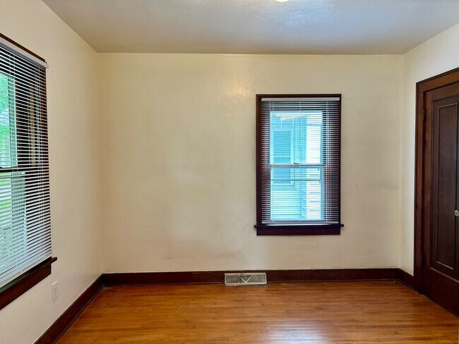 Building Photo - 2360 S 9th St