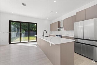 Building Photo - 740 NW 24th Ct