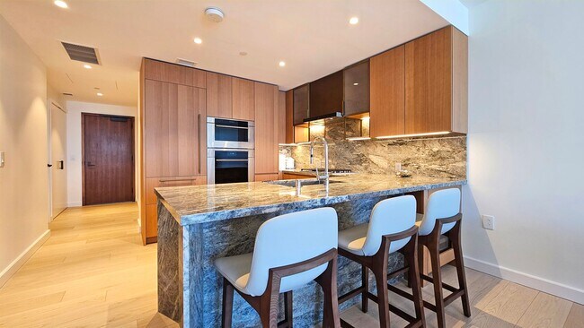 Building Photo - Victoria Place Furnished 1bdrm/1ba/1pkg