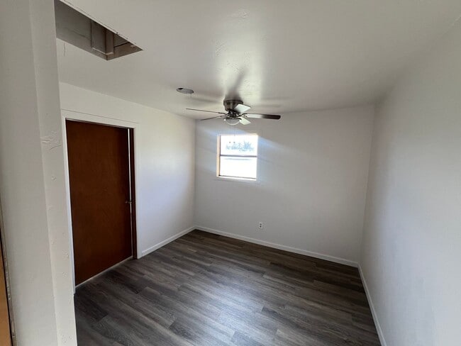 Building Photo - 5bedrooms 2bathrooms with CH/A